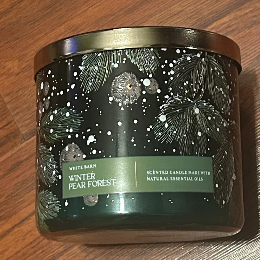 NWTS Bath & Body Works White Barn 3-Wick Candle Winter Pear Forest
